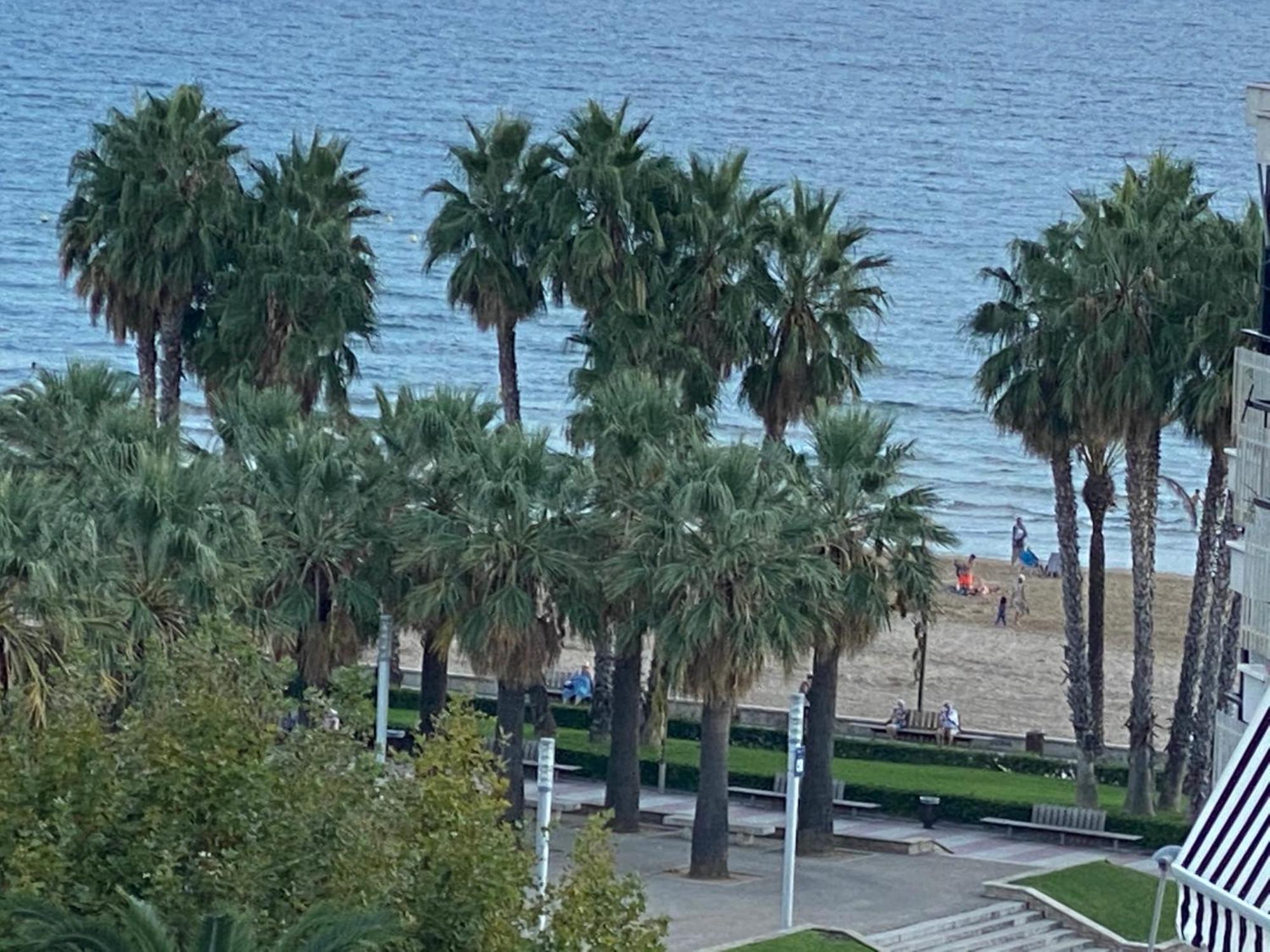 Salou : Spacieux Appartement 100 M2 Vue Sur Mer Luaran gambar